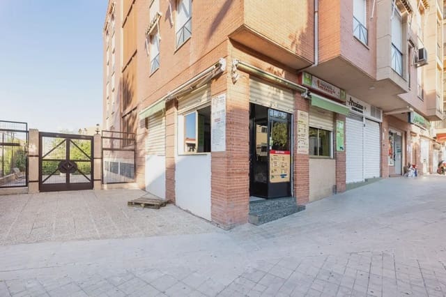Komercyjne na sprzedaż w Poligono Cartuja - La Paz, Miasto Grenada - 75 900 € (Ref: 9837412)