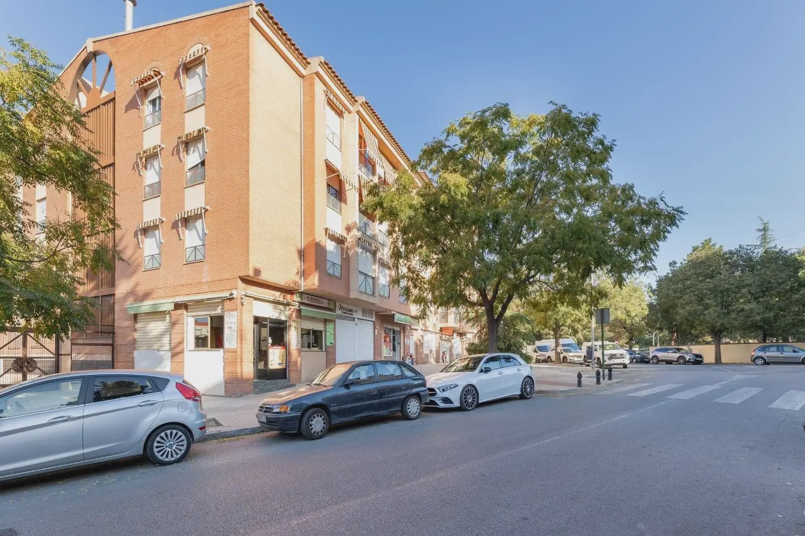 Local Comercial en Granada ciudad en venta - 75.900 € (Ref: 9837412)