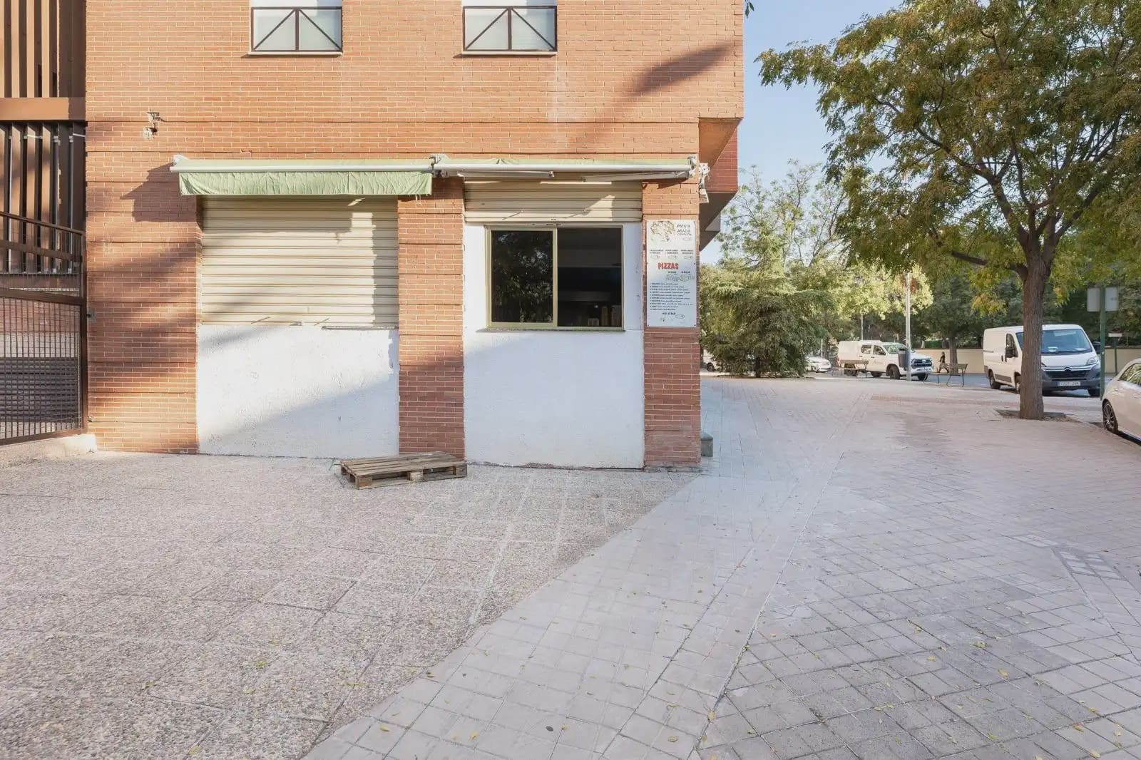 Local Comercial en Granada ciudad en venta - 75.900 € (Ref: 9837412)