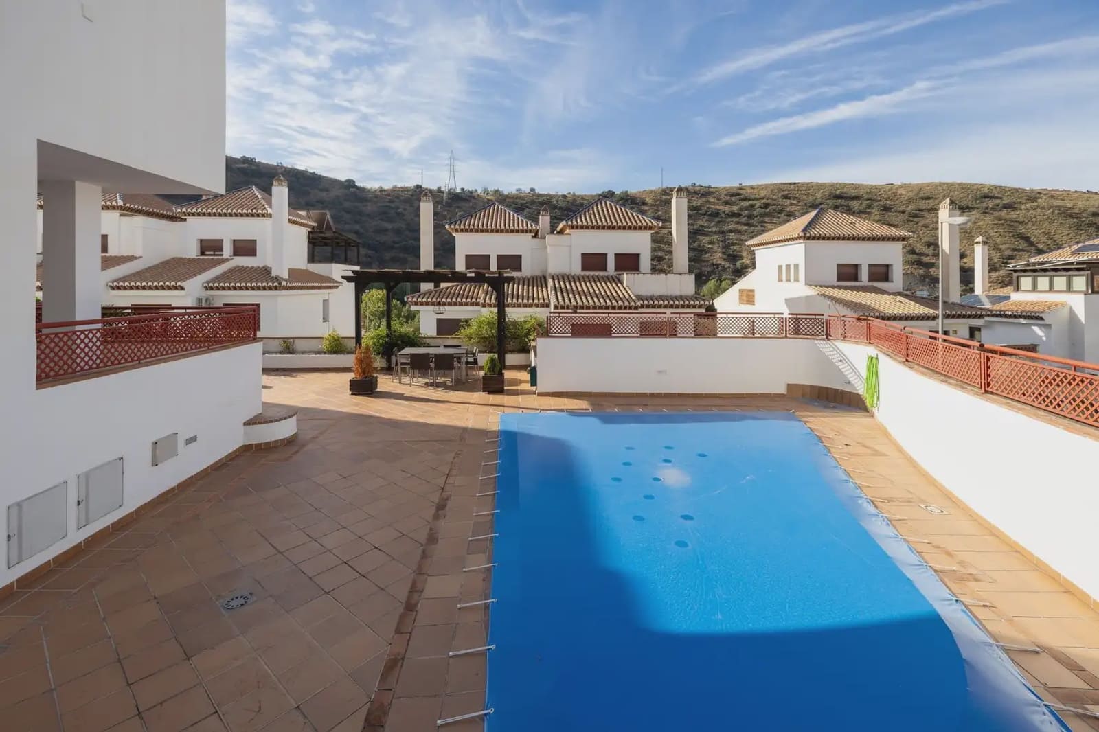 Villa zu verkaufen in Granada Stadt mit Pool Garage - 419.000 € (Ref: 9837413)