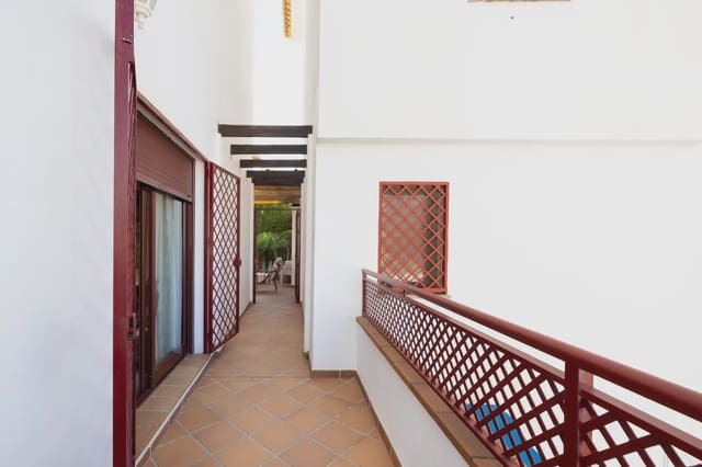 Villa til salgs i Carretera de la Sierra, Granada by med svømmebasseng garasje - € 419 000 (Ref: 9837413)