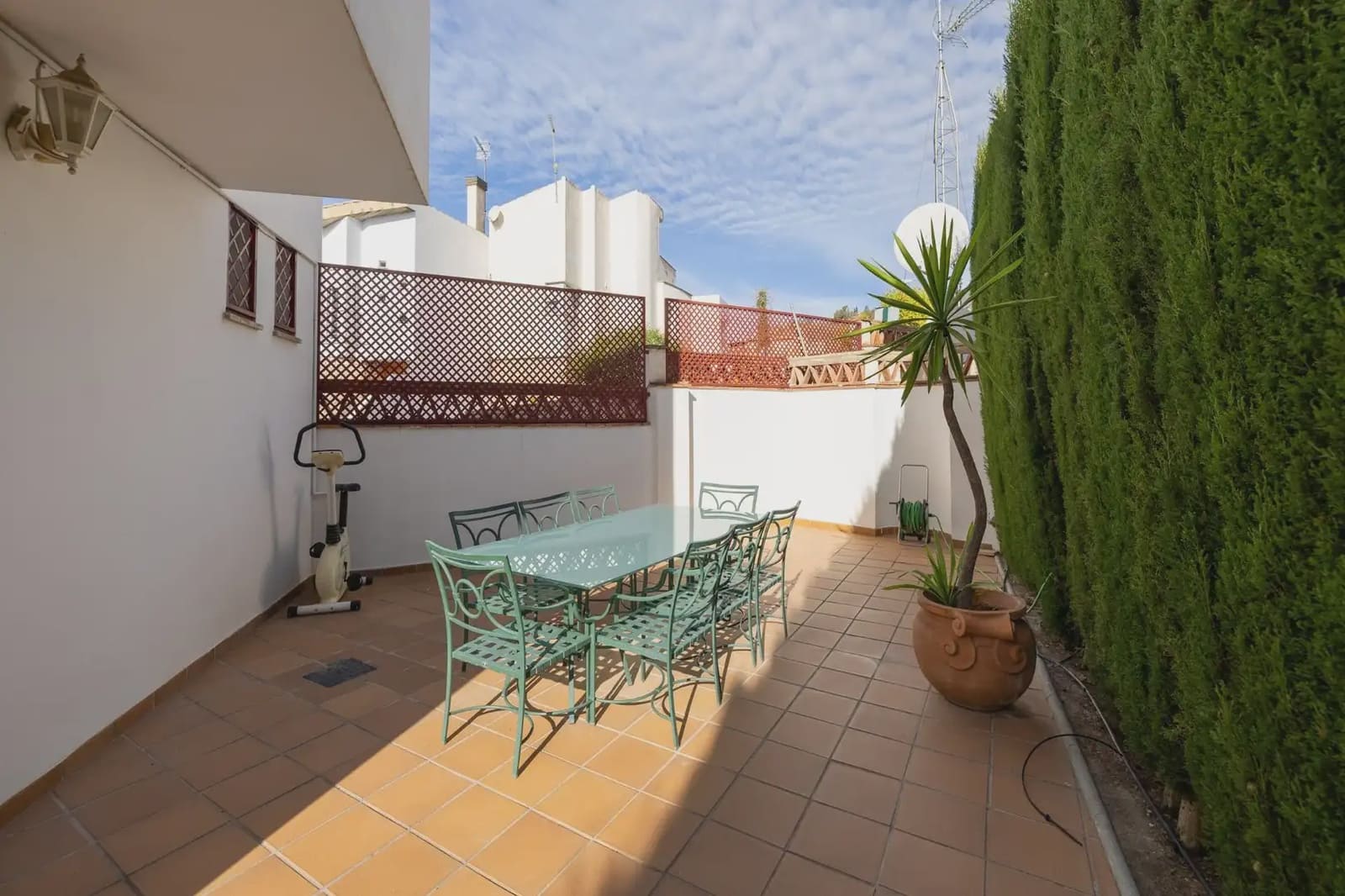 Villa zu verkaufen in Granada Stadt mit Pool Garage - 419.000 € (Ref: 9837413)