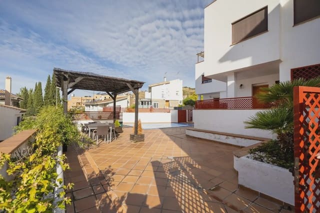 Villa til salgs i Carretera de la Sierra, Granada by med svømmebasseng garasje - € 419 000 (Ref: 9837413)