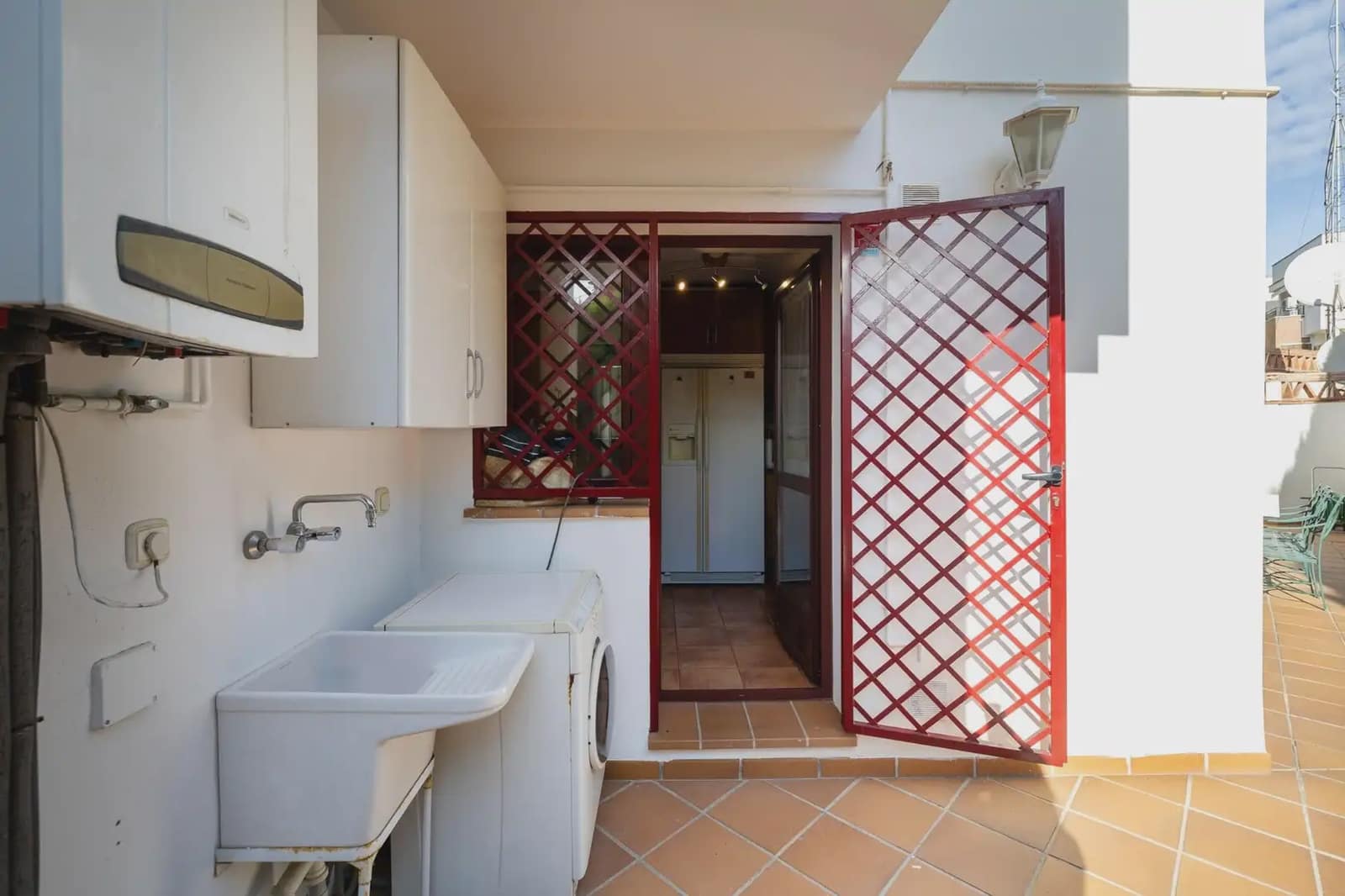 Villa zu verkaufen in Granada Stadt mit Pool Garage - 419.000 € (Ref: 9837413)