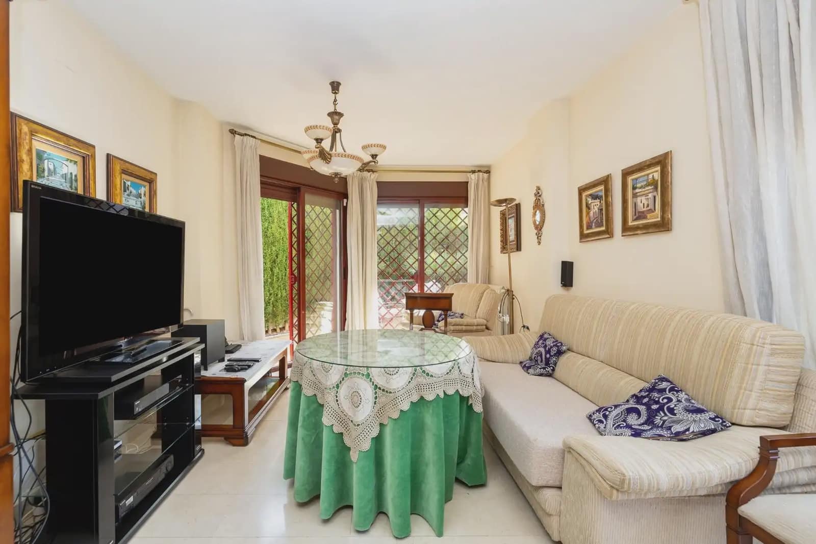 Villa zu verkaufen in Granada Stadt mit Pool Garage - 419.000 € (Ref: 9837413)