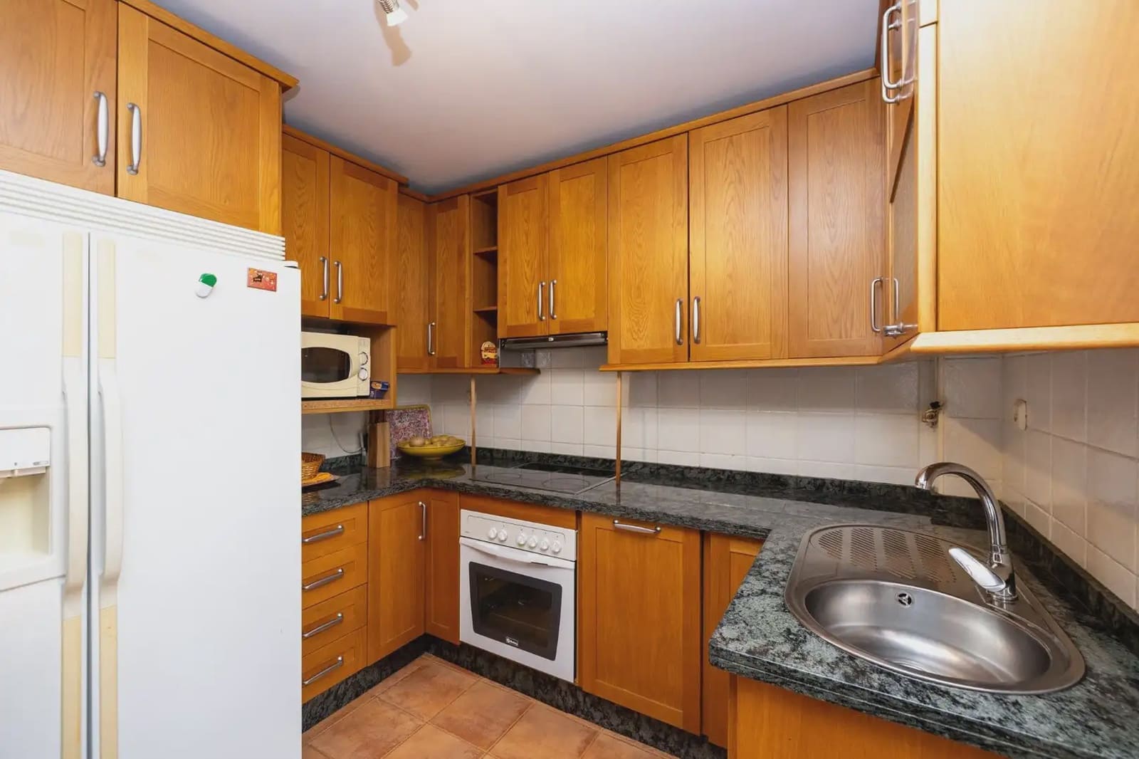 Villa zu verkaufen in Granada Stadt mit Pool Garage - 419.000 € (Ref: 9837413)