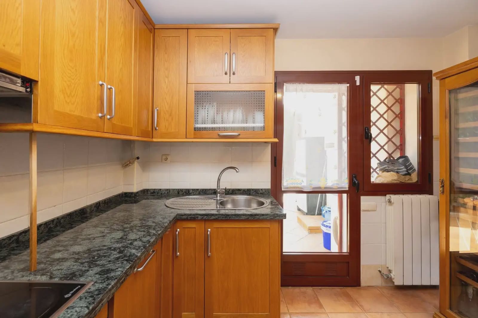 Villa zu verkaufen in Granada Stadt mit Pool Garage - 419.000 € (Ref: 9837413)
