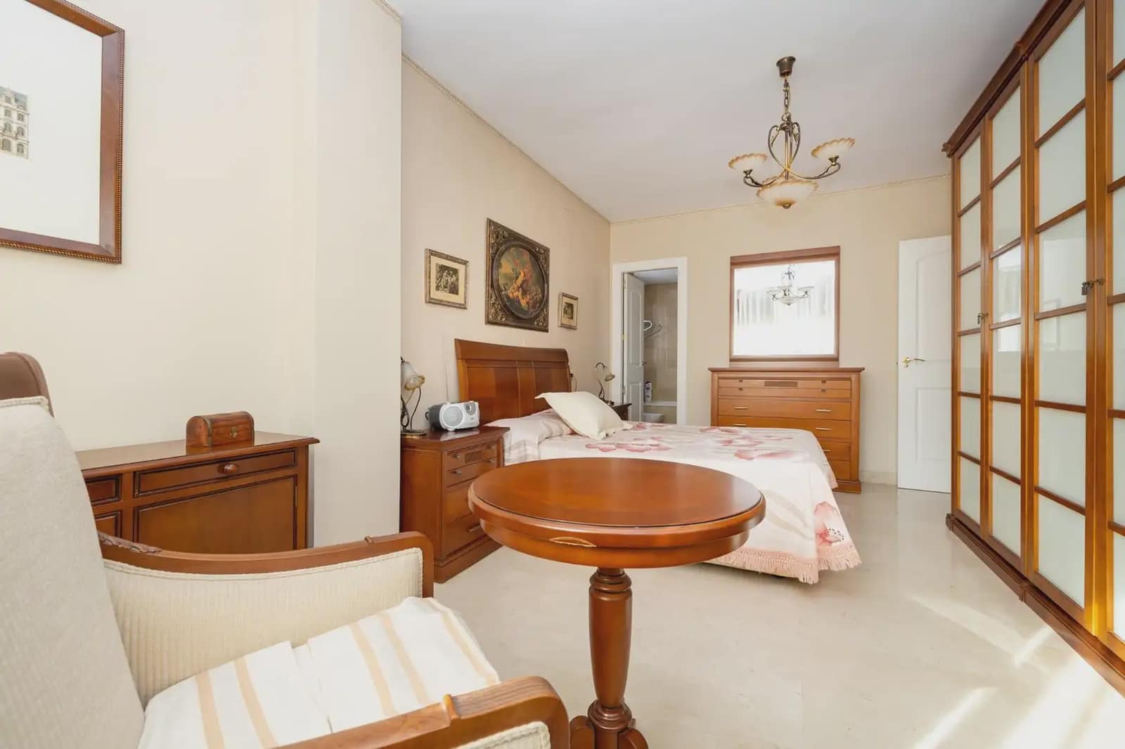 Villa zu verkaufen in Granada Stadt mit Pool Garage - 419.000 € (Ref: 9837413)