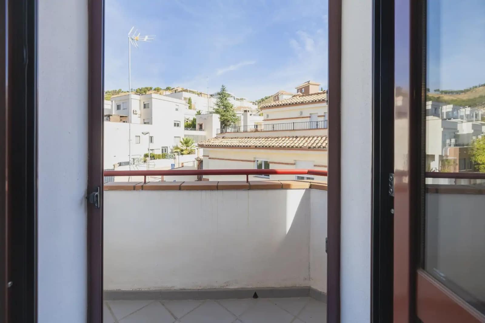 Villa zu verkaufen in Granada Stadt mit Pool Garage - 419.000 € (Ref: 9837413)