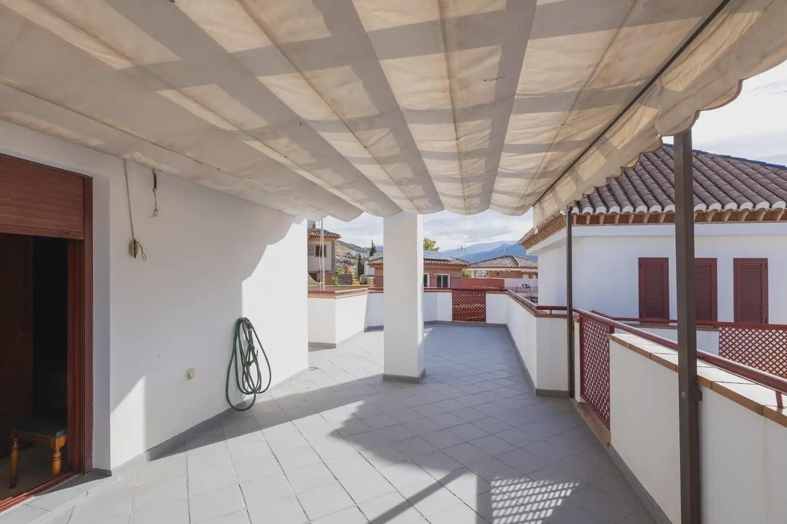 Villa zu verkaufen in Granada Stadt mit Pool Garage - 419.000 € (Ref: 9837413)