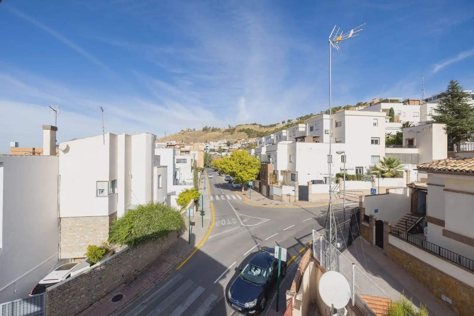 Villa zu verkaufen in Granada Stadt mit Pool Garage - 419.000 € (Ref: 9837413)