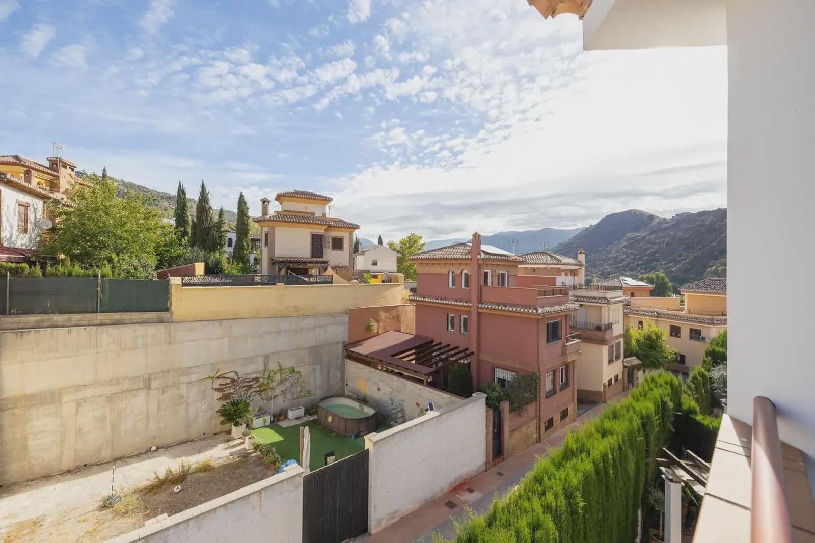Villa zu verkaufen in Granada Stadt mit Pool Garage - 419.000 € (Ref: 9837413)