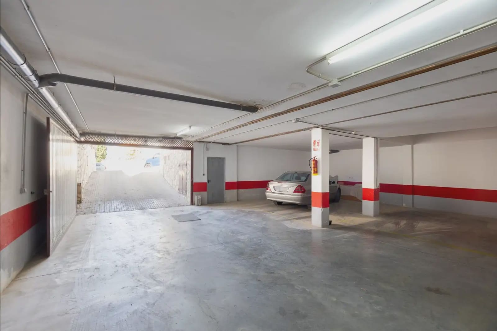 Villa zu verkaufen in Granada Stadt mit Pool Garage - 419.000 € (Ref: 9837413)