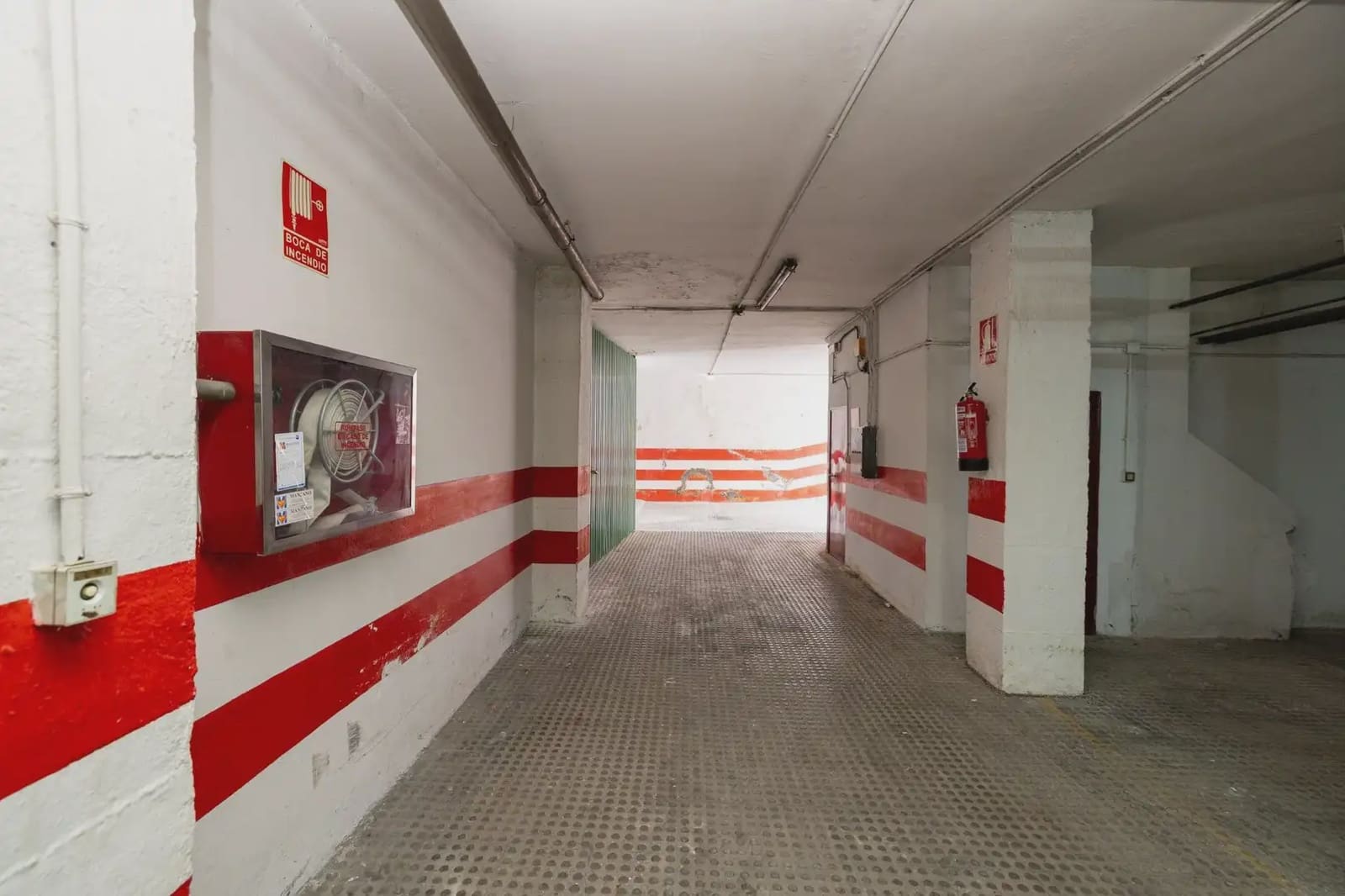 Garage for sale in Granada city - € 19,900 (Ref: 9837414)