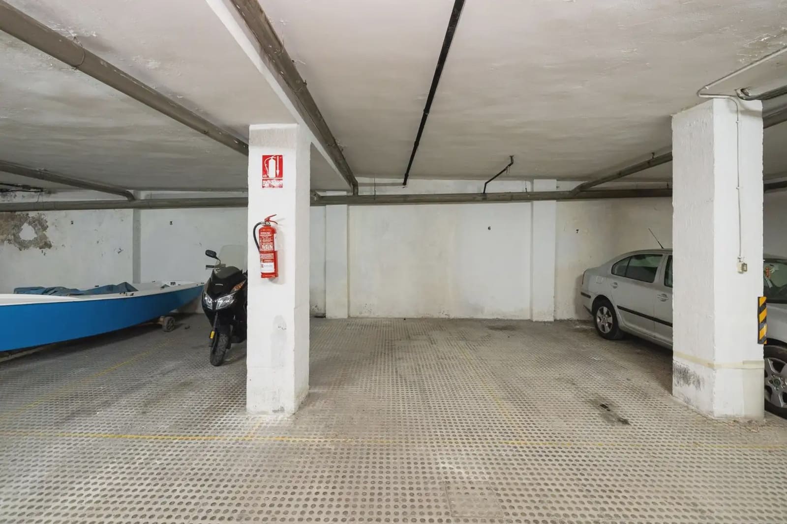 Garage for sale in Granada city - € 19,900 (Ref: 9837414)