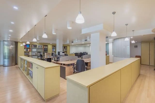 Erhverv til salg i San Matías - Realejo, Granada by - € 495.000 (Ref: 9837421)