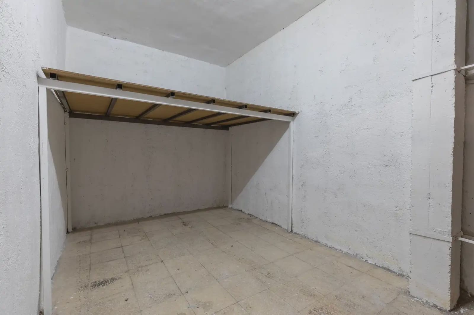Garage for sale in Granada city - € 26,000 (Ref: 9837422)