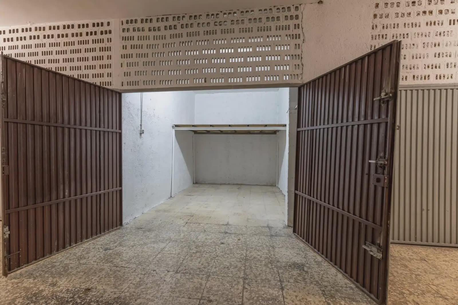 Garage for sale in Granada city - € 26,000 (Ref: 9837422)