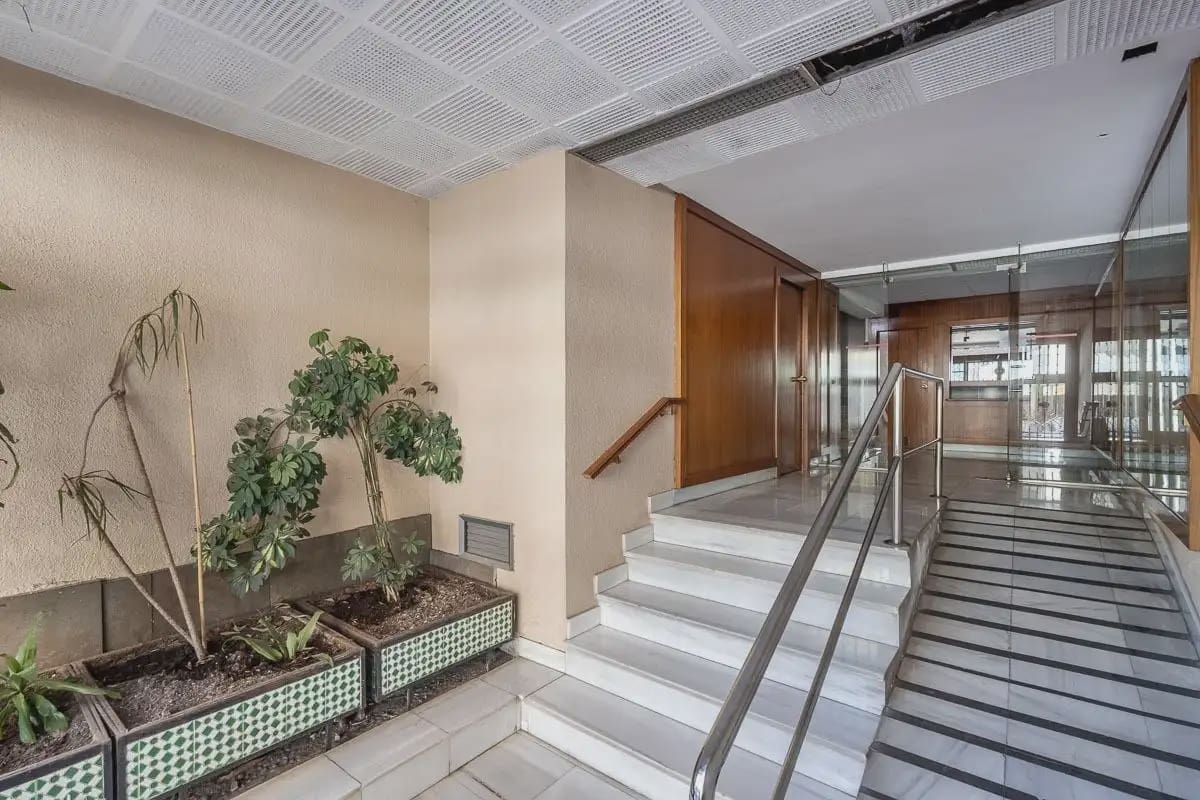 Flat te koop in Granada stad - € 489.000 (Ref: 9837423)