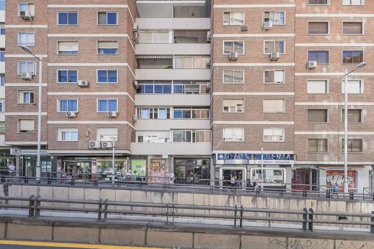 Flat te koop in Granada stad - € 489.000 (Ref: 9837423)