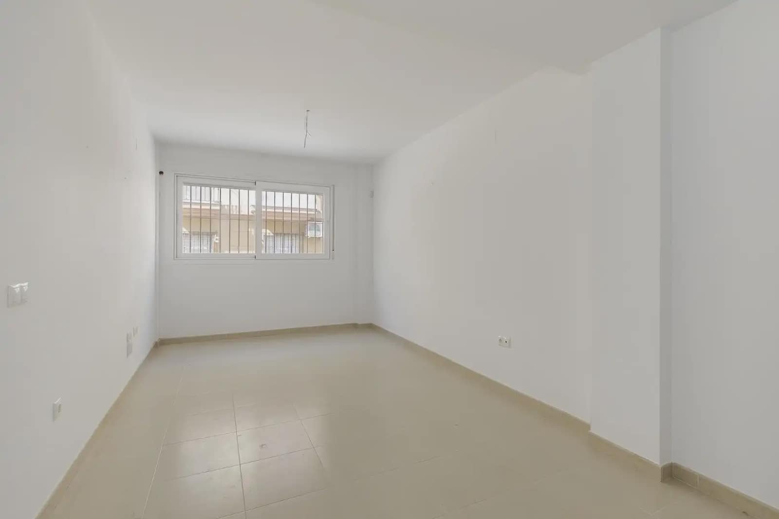 Flat for sale in Pinos Puente with garage - € 80,000 (Ref: 9837424)