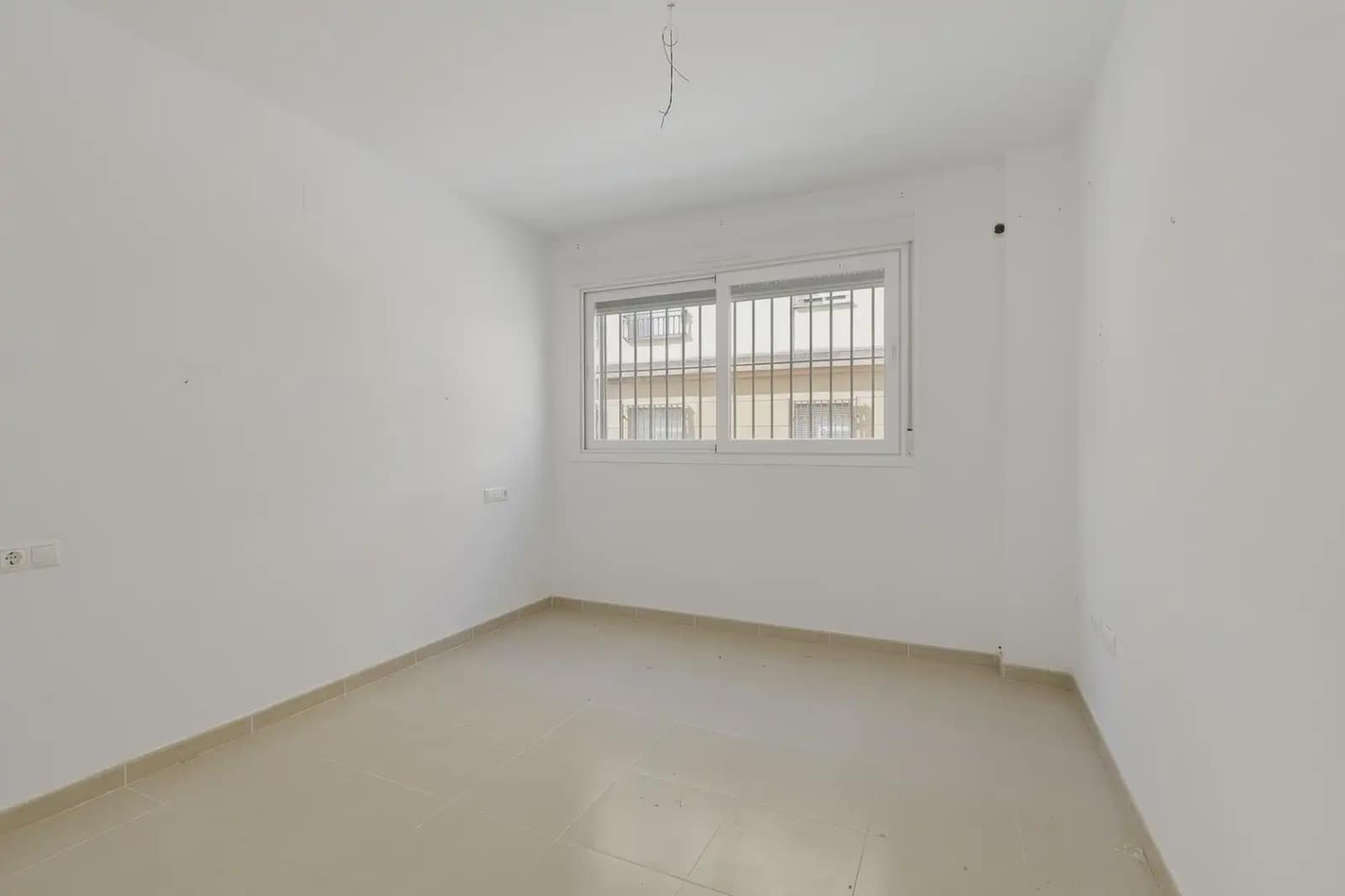Flat for sale in Pinos Puente with garage - € 80,000 (Ref: 9837424)