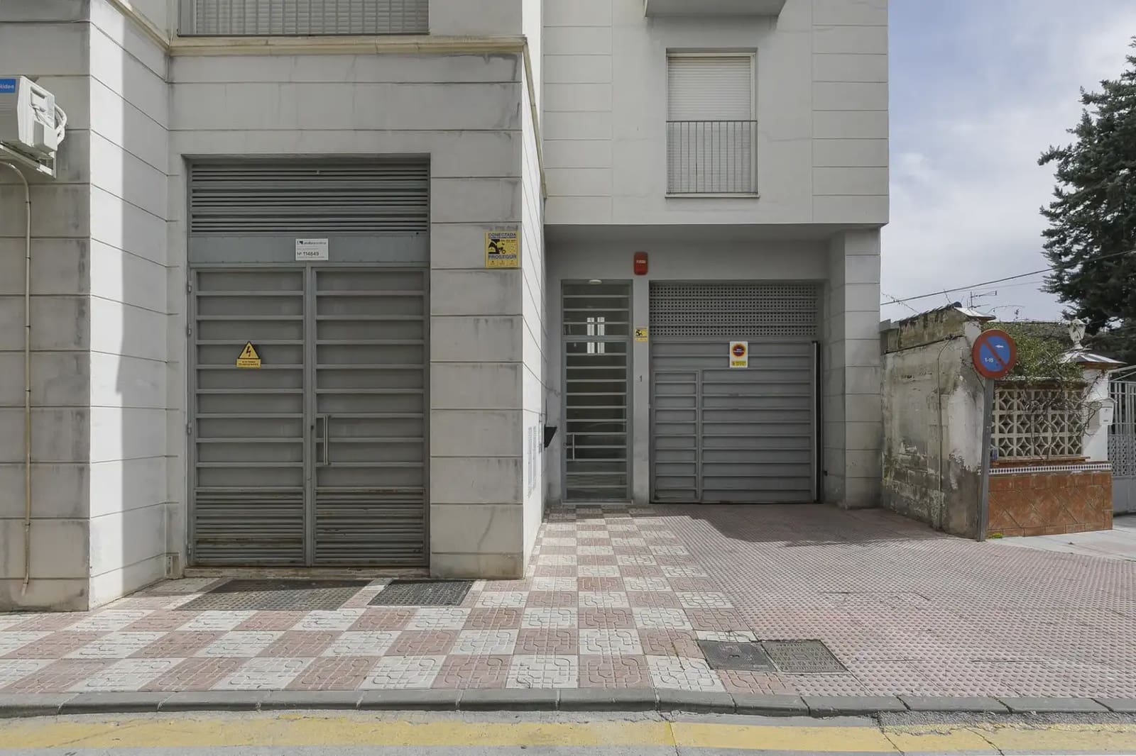 Flat for sale in Pinos Puente with garage - € 80,000 (Ref: 9837424)