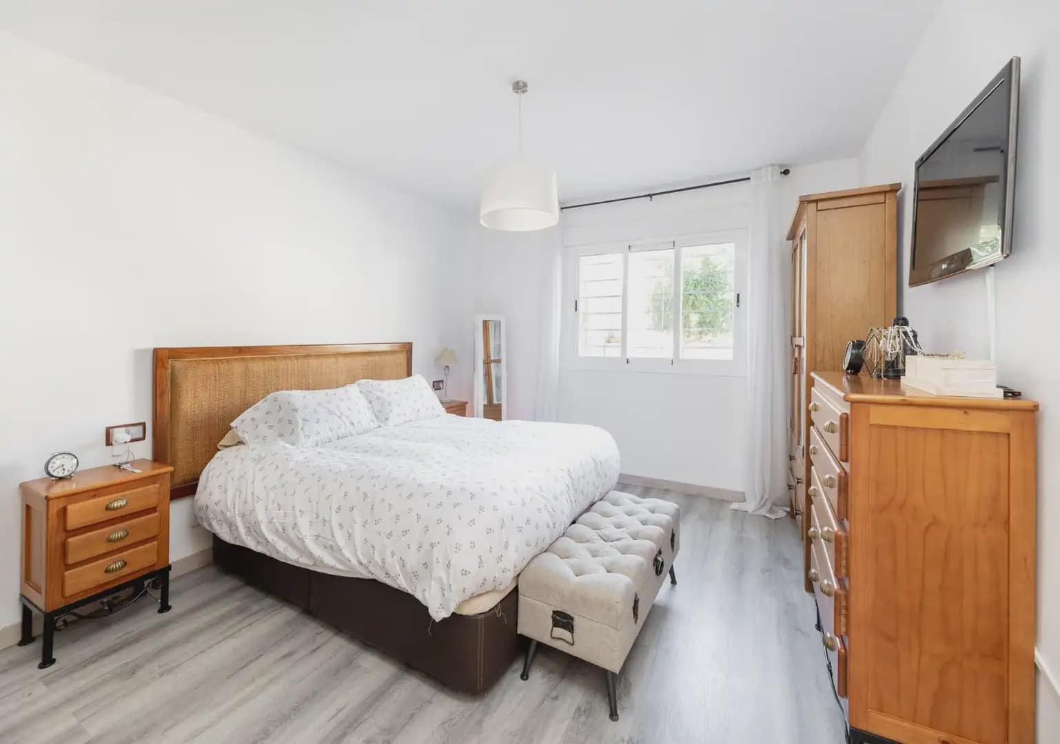 Finca/Herregård til salgs i Nivar med garasje - € 335 000 (Ref: 9837426)