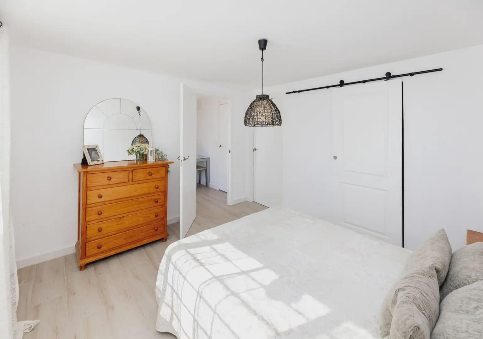 Finca/Herregård til salgs i Nivar med garasje - € 335 000 (Ref: 9837426)