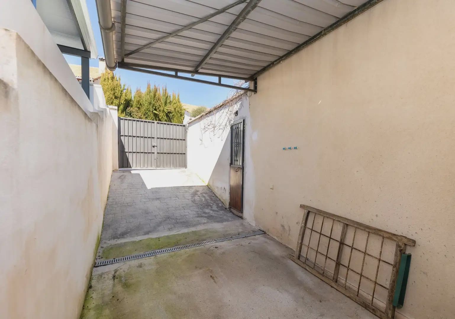 Finca/Herregård til salgs i Nivar med garasje - € 335 000 (Ref: 9837426)