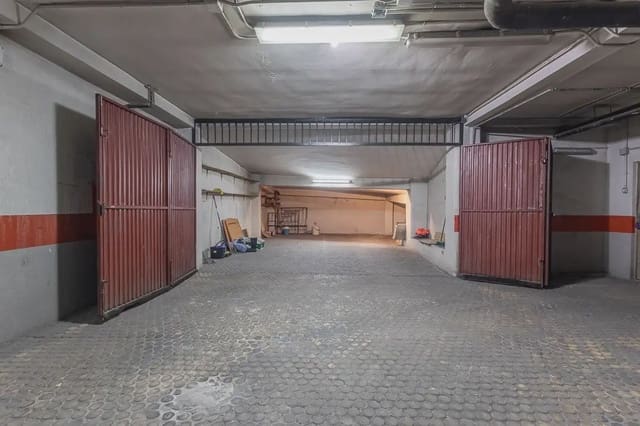 Garage for sale in Pajaritos - Plaza de Toros, Granada city - € 65,000 (Ref: 9837427)