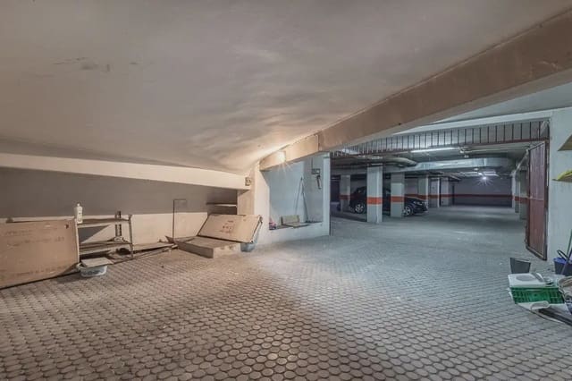 Garage for sale in Pajaritos - Plaza de Toros, Granada city - € 65,000 (Ref: 9837427)