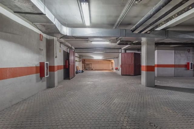 Garage for sale in Pajaritos - Plaza de Toros, Granada city - € 65,000 (Ref: 9837427)