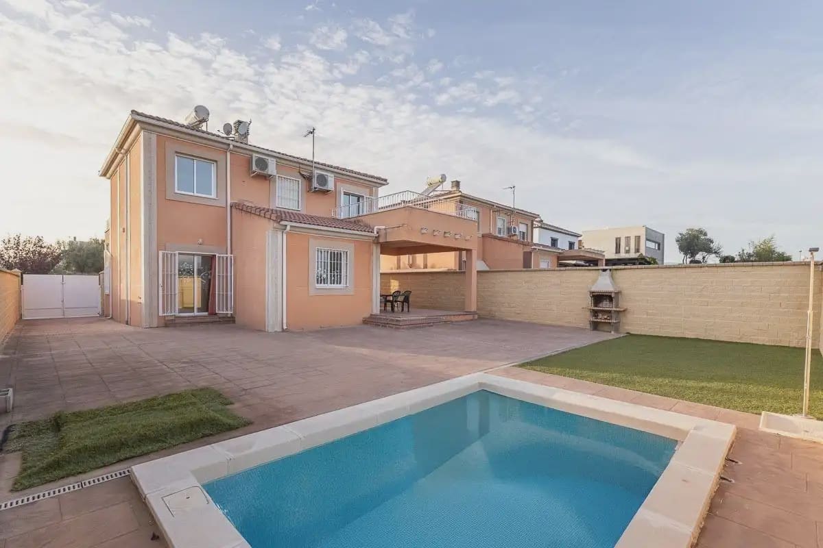 Villa til salg i Atarfe med swimmingpool garage - € 329.000 (Ref: 9837431)