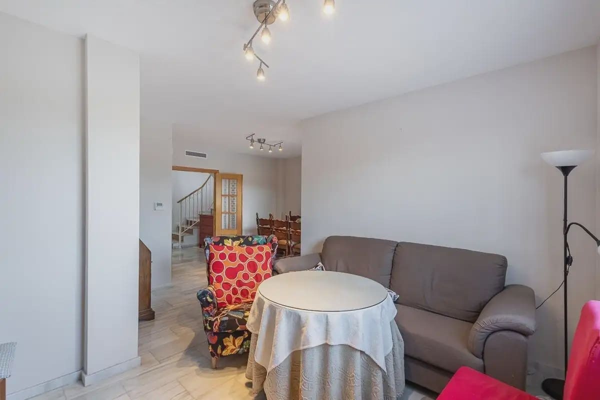 Villa til salg i Atarfe med swimmingpool garage - € 329.000 (Ref: 9837431)