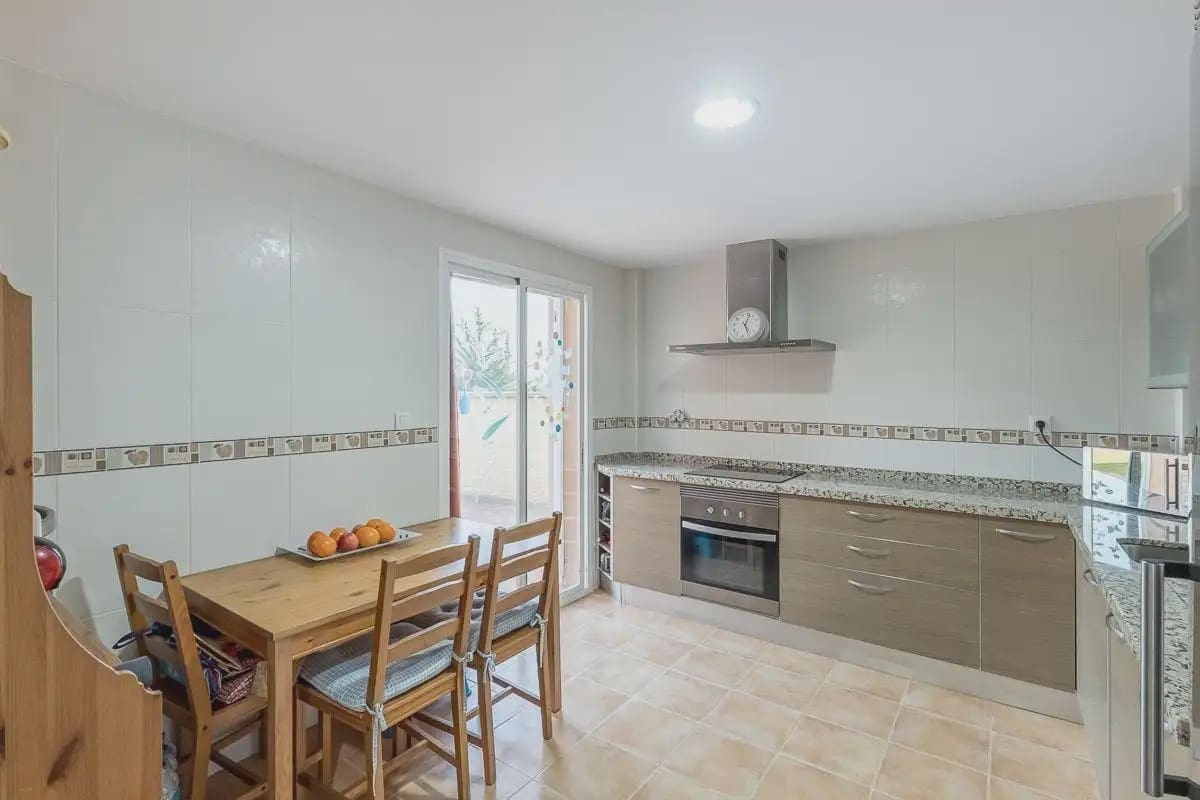 Villa til salg i Atarfe med swimmingpool garage - € 329.000 (Ref: 9837431)