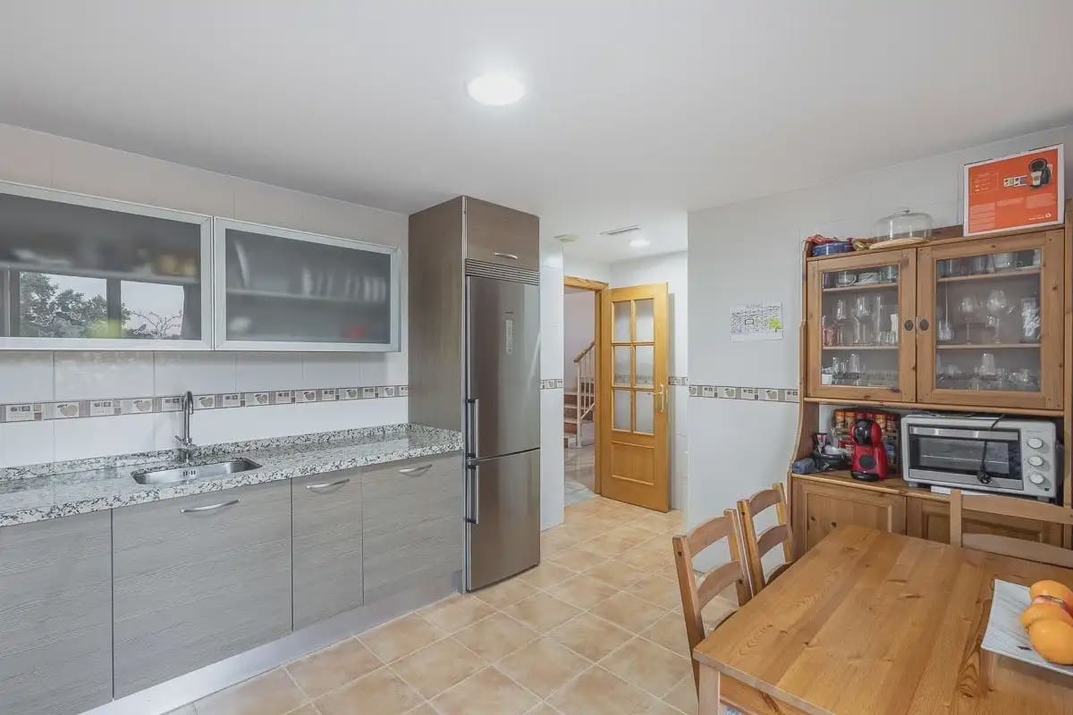 Villa til salg i Atarfe med swimmingpool garage - € 329.000 (Ref: 9837431)
