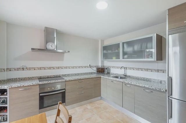 Villa til salg i Atarfe med swimmingpool garage - € 329.000 (Ref: 9837431)