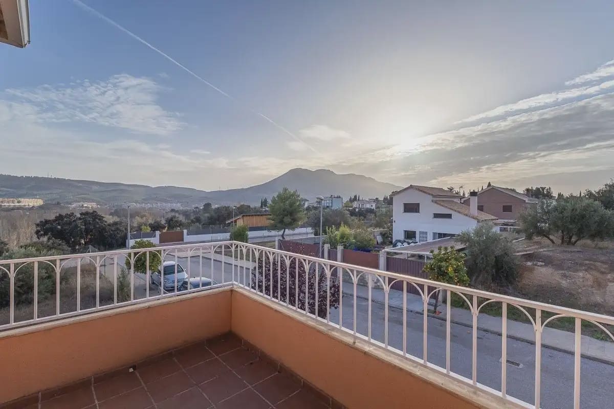 Villa til salg i Atarfe med swimmingpool garage - € 329.000 (Ref: 9837431)