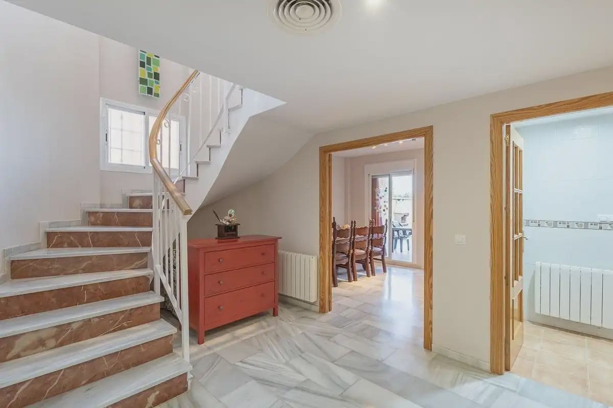 Villa til salg i Atarfe med swimmingpool garage - € 329.000 (Ref: 9837431)