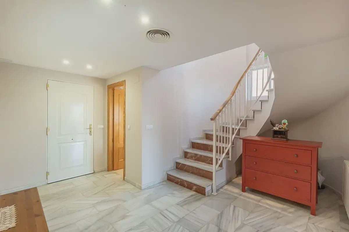 Villa til salg i Atarfe med swimmingpool garage - € 329.000 (Ref: 9837431)