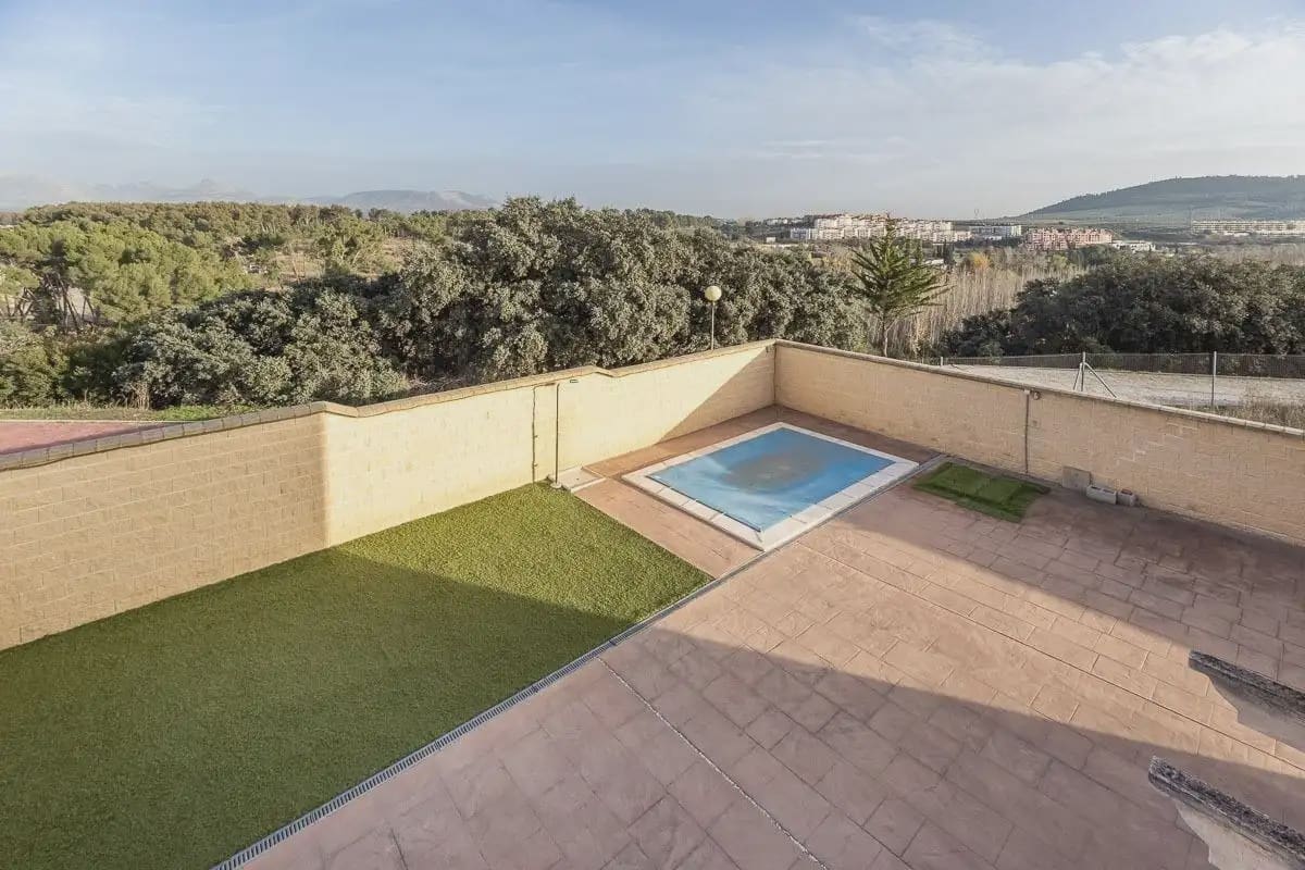 Villa til salg i Atarfe med swimmingpool garage - € 329.000 (Ref: 9837431)