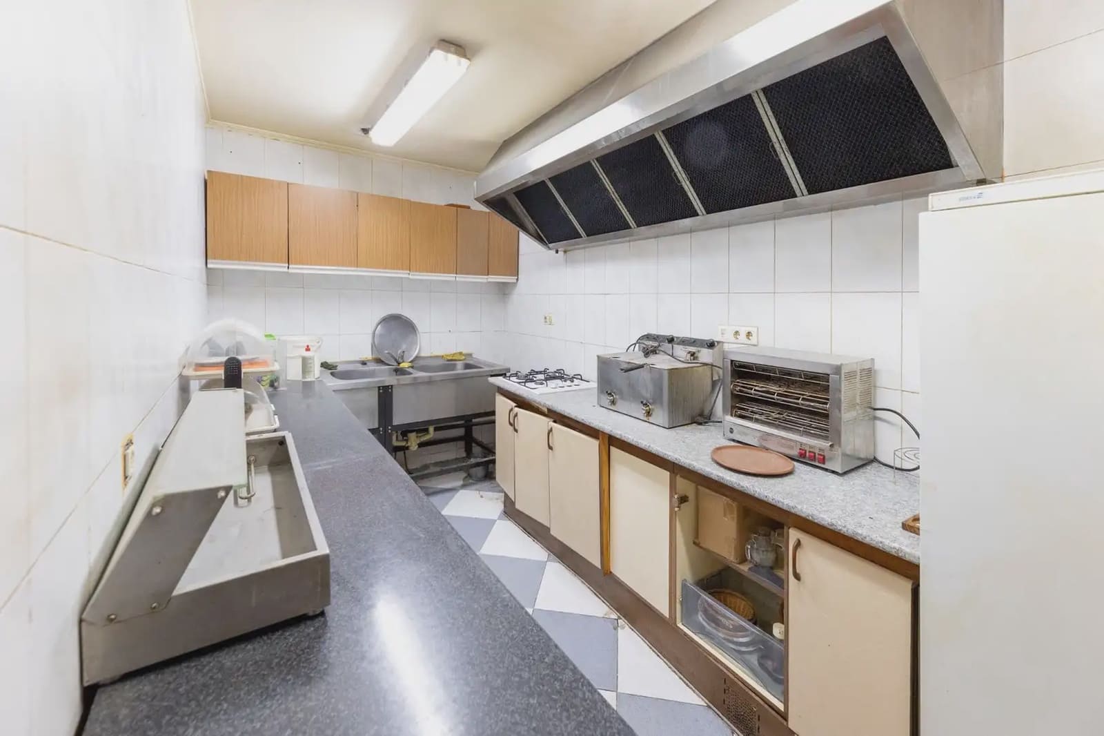 Kommersiell til salgs i Atarfe - € 595 000 (Ref: 9837436)