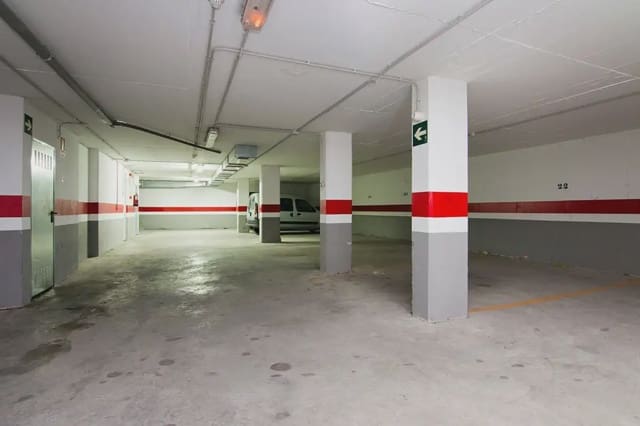 Garage til salg i Centro - Sagrario, Granada by - € 50.000 (Ref: 9837437)