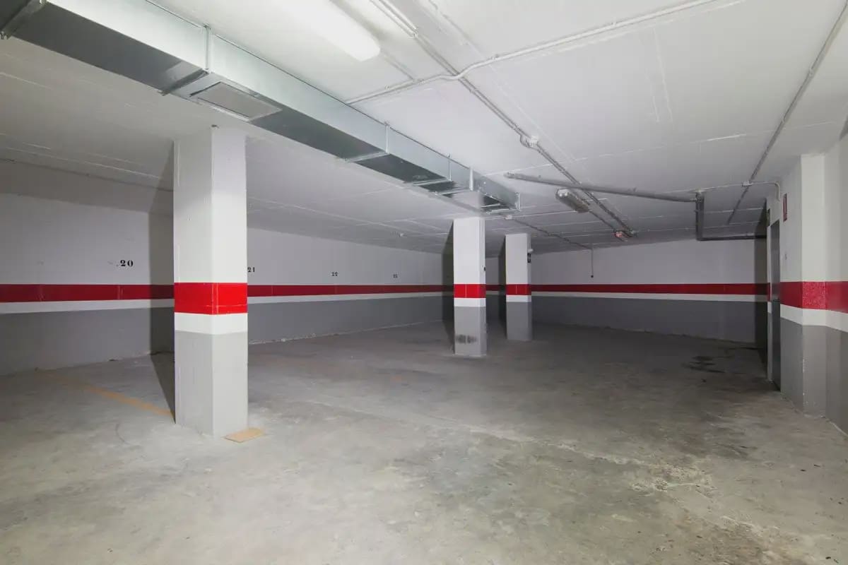Garage for sale in Granada city - € 50,000 (Ref: 9837437)