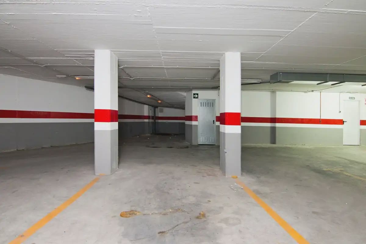 Garage for sale in Granada city - € 50,000 (Ref: 9837437)