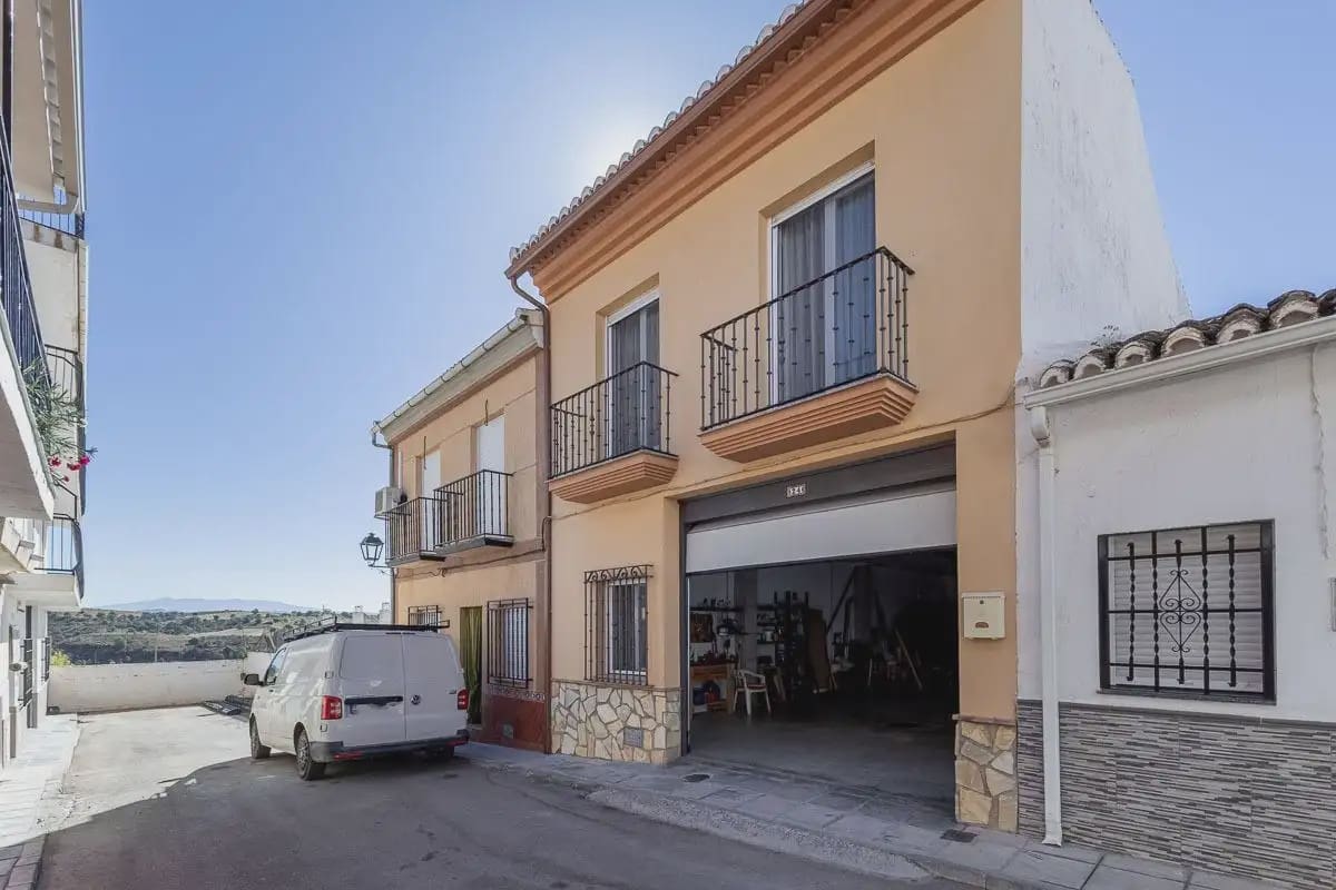 Byhus til salg i Jatar med garage - € 144.000 (Ref: 9837441)