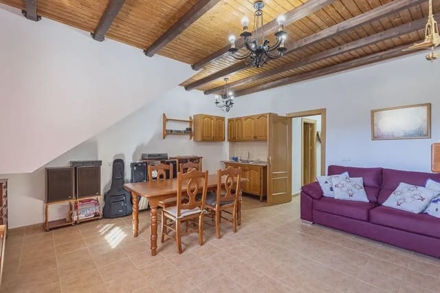 Byhus til salg i Jatar med garage - € 144.000 (Ref: 9837441)
