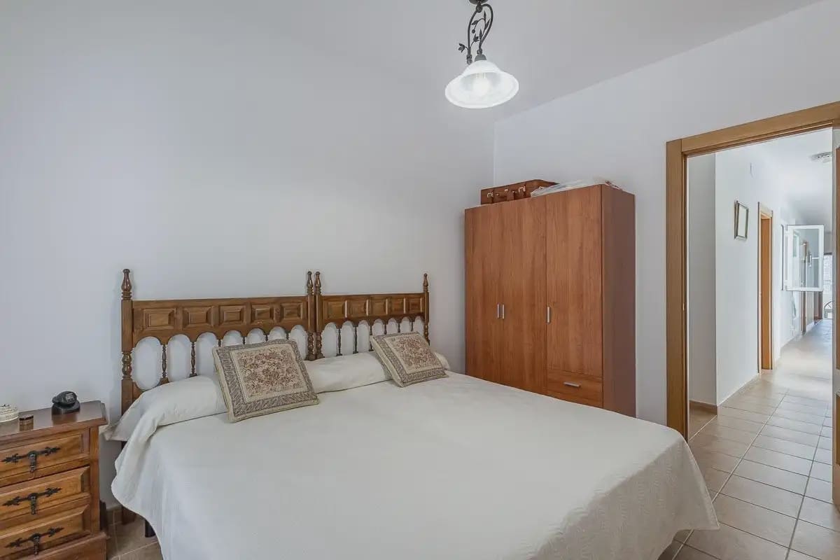Byhus til salg i Jatar med garage - € 144.000 (Ref: 9837441)