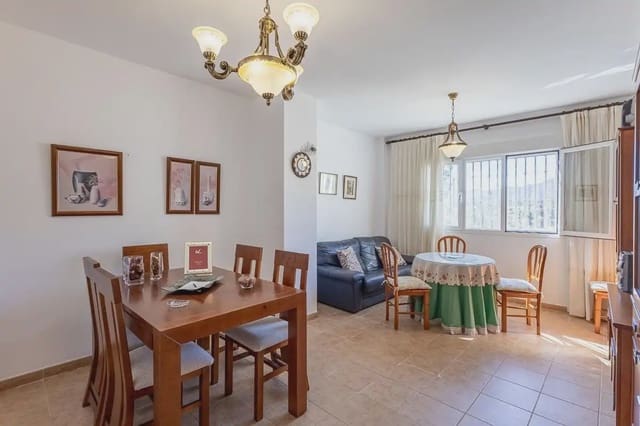 Byhus til salg i Jatar med garage - € 144.000 (Ref: 9837441)